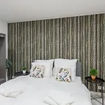 Lovely & بودابست