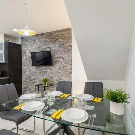 Apartment Lovely &